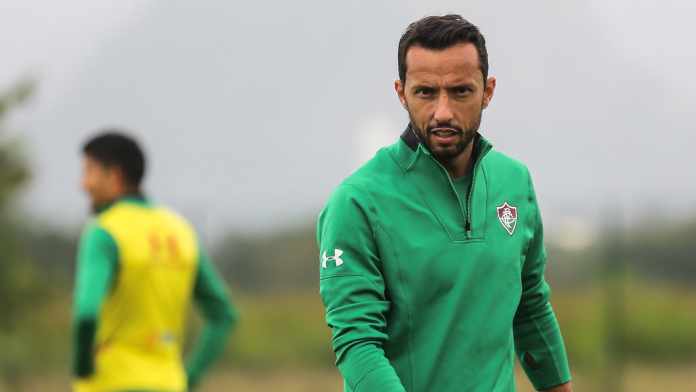 Regularizado, Nenê pode estrear na vaga de Ganso no clássico entre Flu e Vasco