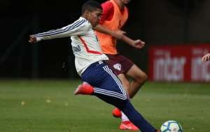 Sem Pablo, Cuca esboça ex-Cruzeiro como titular no São Paulo