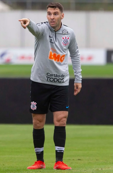 Reserva no Corinthians, atacante está na mira do Boca Juniors