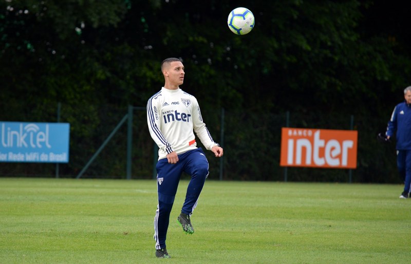 Na mira de clubes europeus, joia renova com o São Paulo