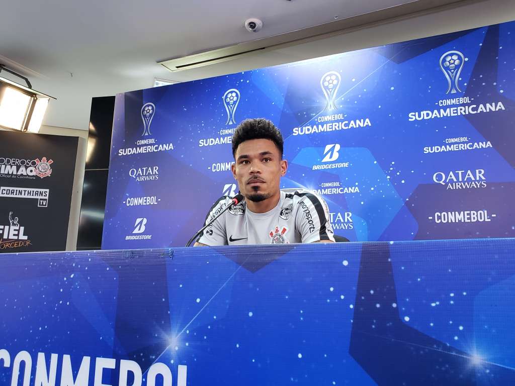 O volante Junior Urso minimizou a falta de gols do Corinthians na temporada