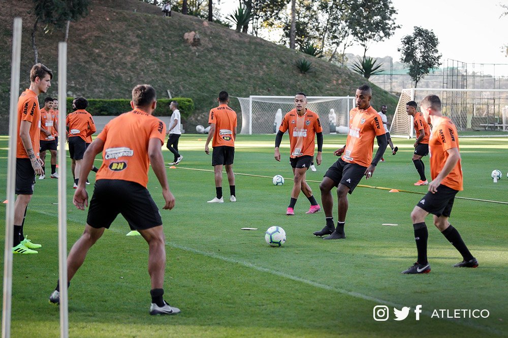 Elias vê evolução no Atlético-MG e prevê sucesso no Brasileiro e na Sul-Americana