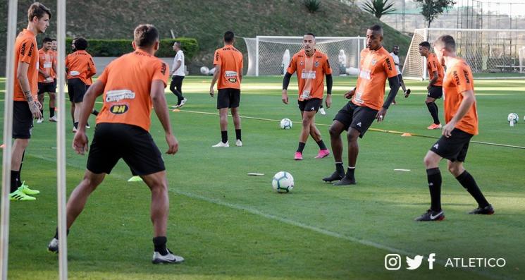 Elias vê evolução no Atlético-MG e prevê sucesso no Brasileiro e na Sul-Americana