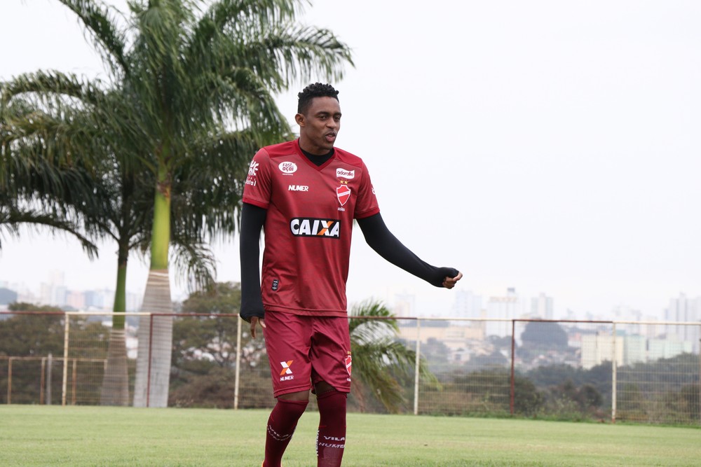 Série C: Sampaio Corrêa contrata atacante da Aparecidense e se aproxima de zagueiro