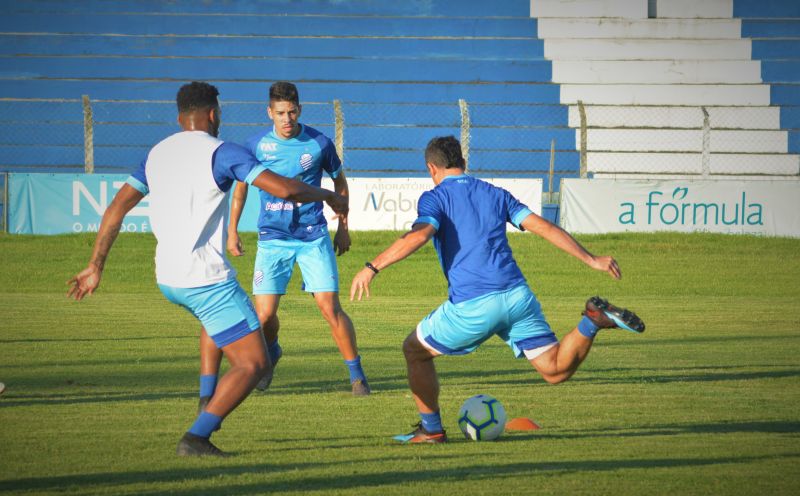 CSA aposta em time ofensivo para superar Athletico-PR no Rei Pelé