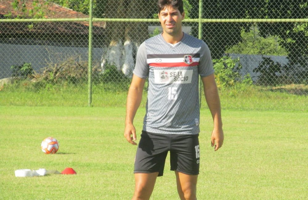 Série C: Lateral desfalca Santa Cruz e encaminha acerto com time da Série B