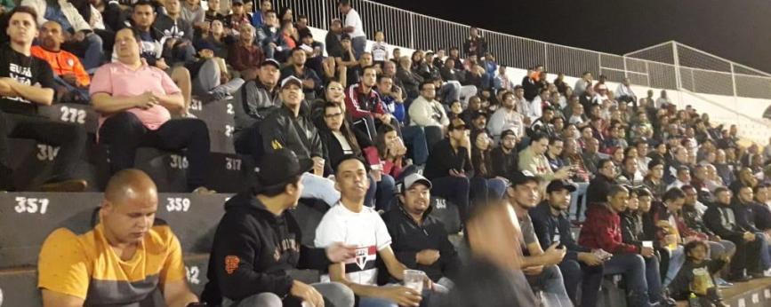 Arquibancadas cheias no Alonsão em Tupã