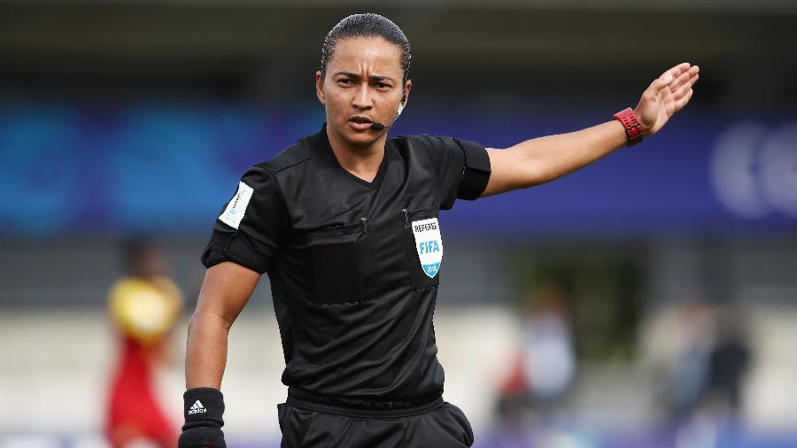 ‘Arbitragem feminina acompanha crescimento do futebol feminino’, diz árbitra