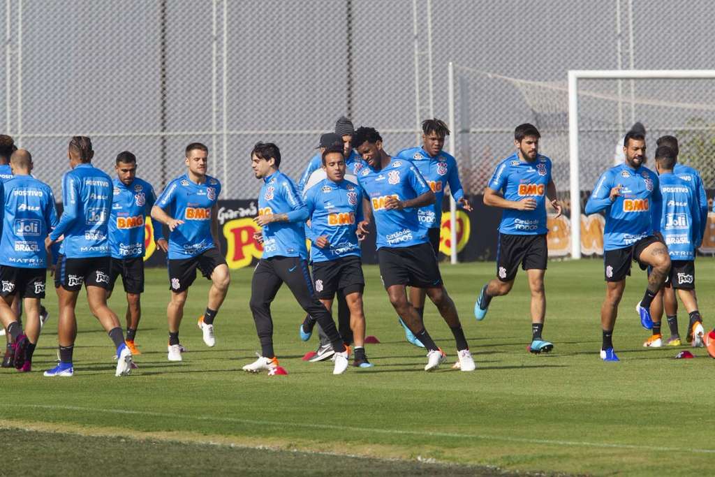 Jadson, Everaldo e Araos são opções do Corinthians para duelo contra o Flamengo