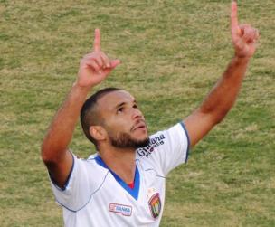 São Caetano vence rival