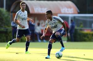 Recuperado, Everton treina no São Paulo e diz estar pronto para jogar na segunda