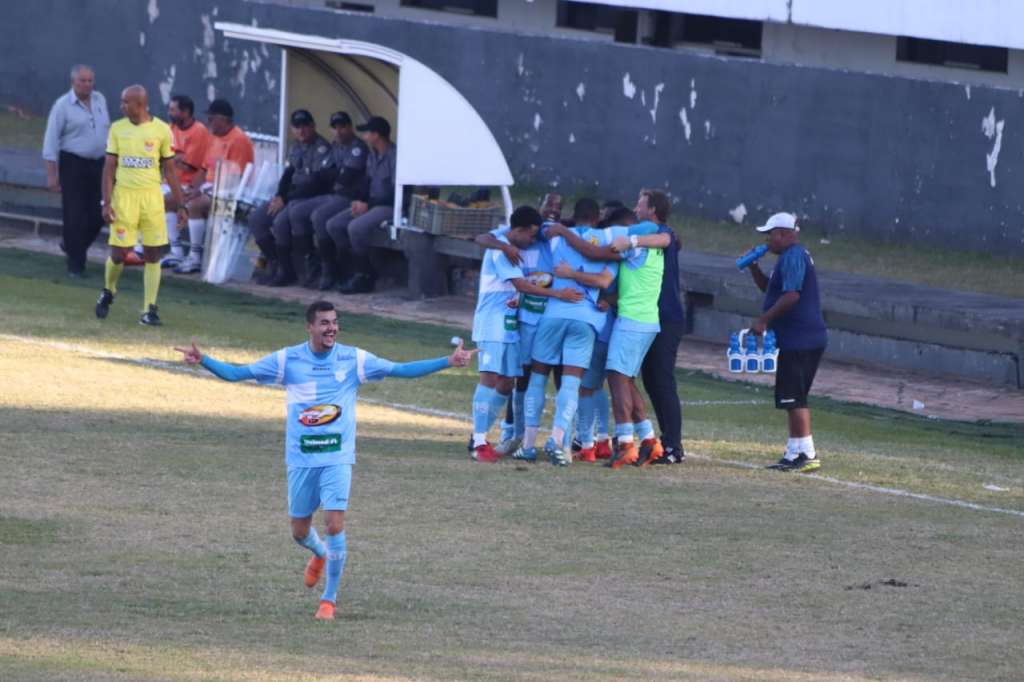 Destaque da vitória do Marília sobre o Rio Branco, fora de casa, que deixou o time azul isolado na liderança do Grupo 11 (Foto: Matheus Dahsan)