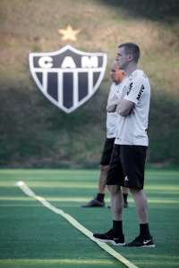 Problemas cardíacos acendem 'luz amarela' no mundo do futebol