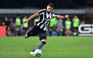 Após derrota, atacante do Botafogo cobra mais atitude dos companheiros