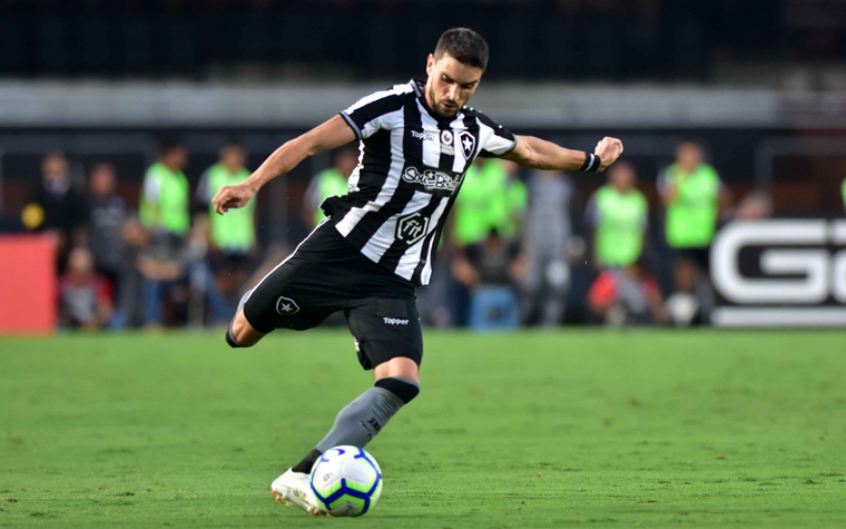 Após derrota, atacante do Botafogo cobra mais atitude dos companheiros