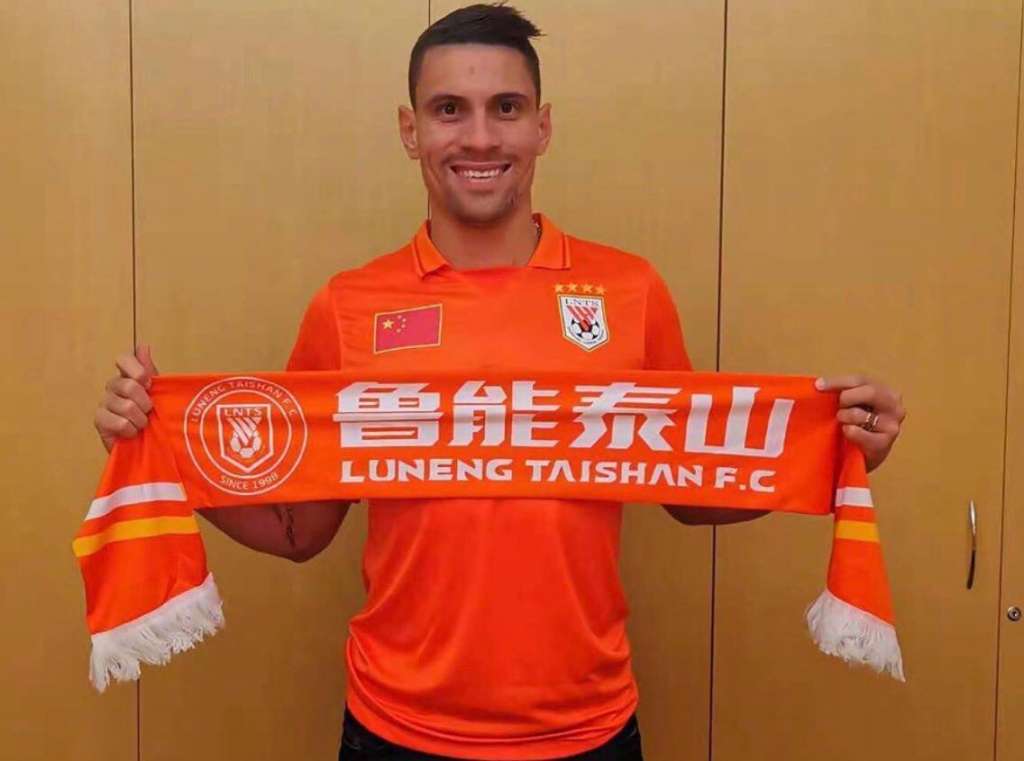 Moisés foi anunciado como reforço do Shandong Luneng neste domingo