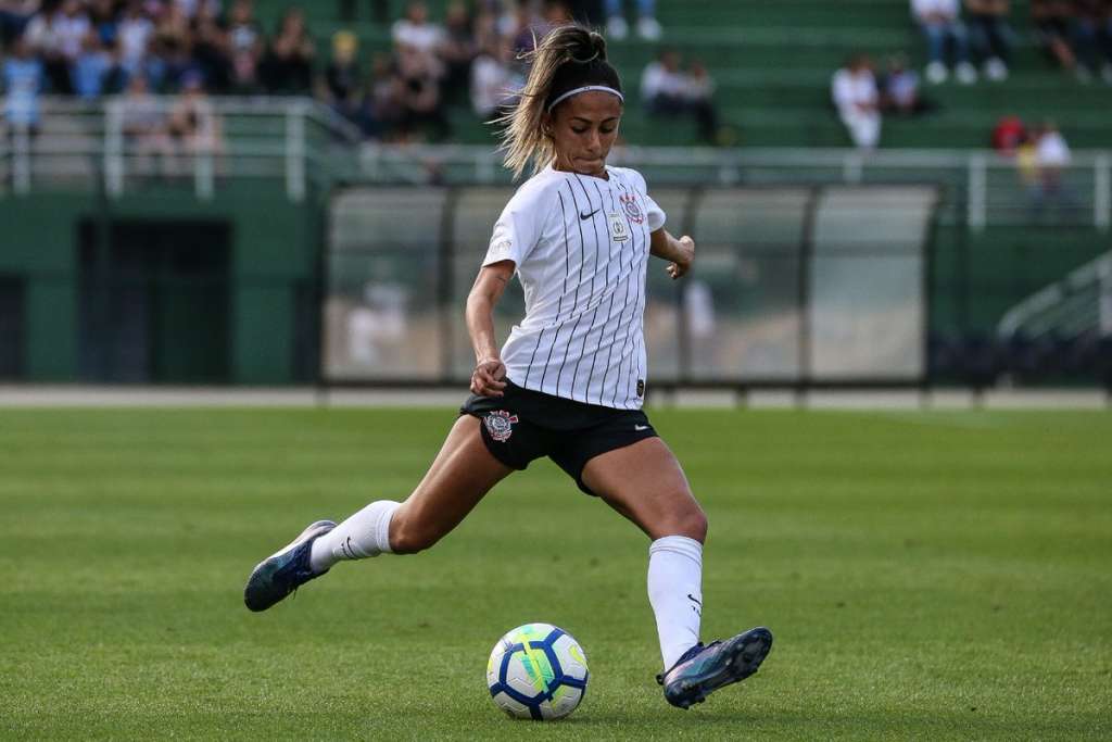 Clima familiar domina Pacaembu em Corinthians x Flamengo pelo Brasileiro Feminino