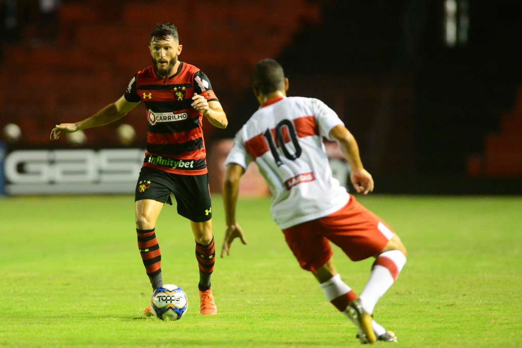 O lateral Sander vai desfalcar o Sport no jogo desta segunda-feira contra o Brasil de Pelotas
