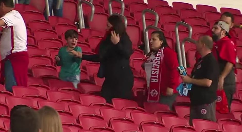 Internacional identifica e suspende torcedora que agrediu gremistas no Beira-Rio