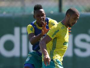 Zagueiro campeão brasileiro deixa a Europa e fica perto de retorno ao Palmeiras