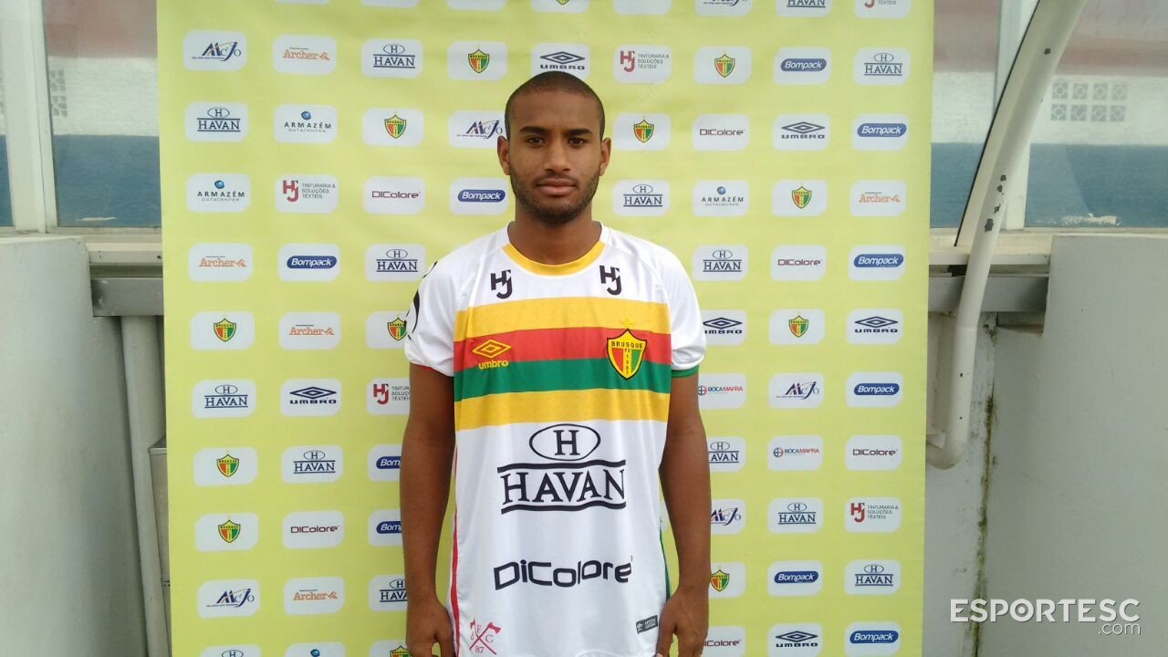 Com lesão de Arnaldo, Ponte Preta tenta contratação de Edílson, lateral-direito do Brusque