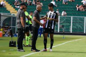 Figueirense x Paraná - Orlando Scarpelli recebe confronto direto pelo G4