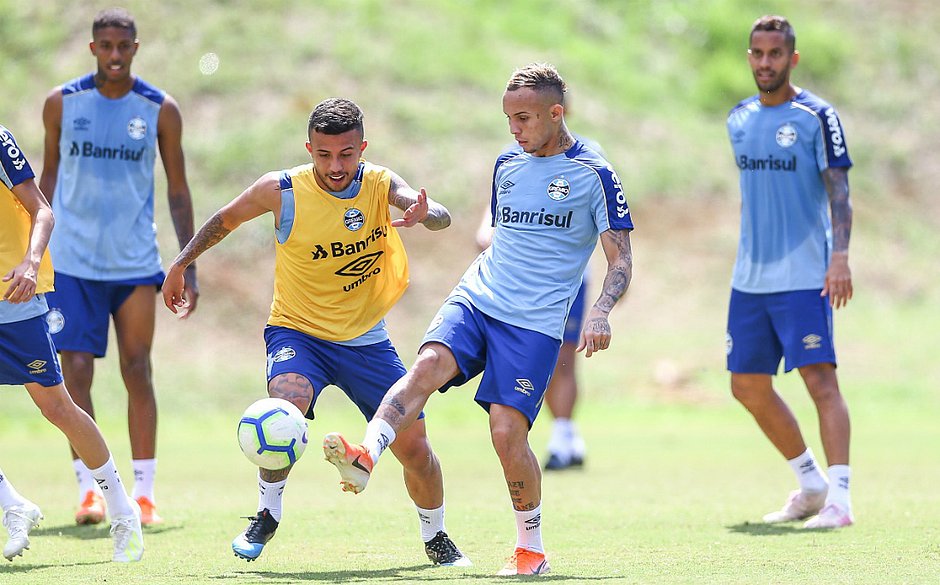 Liberado para resolver assuntos particulares, Everton desfalca Grêmio em treino