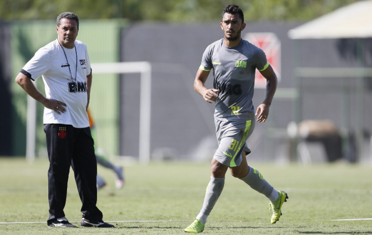 Raul destaca força do Vasco nas bolas paradas após a chegada de Luxemburgo