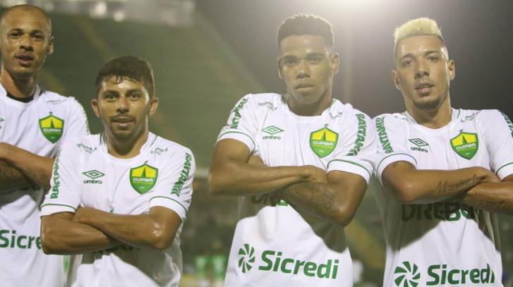 Cuiabá fez pose ao derrubar o Guarani