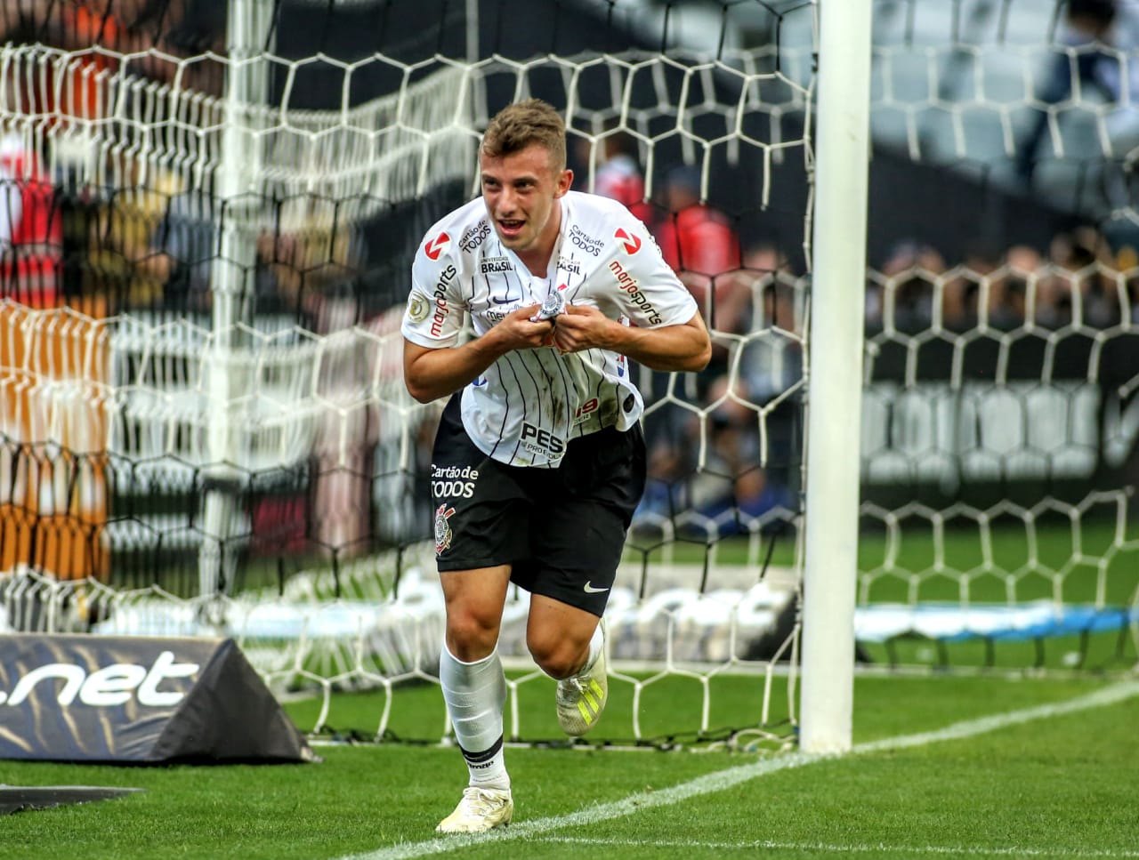 Lateral-esquerdo do Corinthians está na mira de Milan e Atalanta