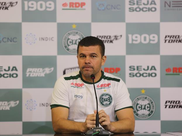 Série B: Após sair da corda bamba no Coritiba, Louzer desabafa: “A calmaria nunca vem”