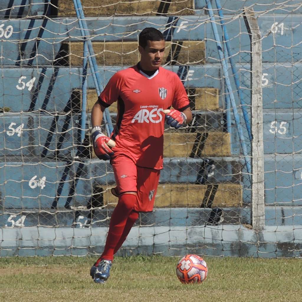 Goleiro Júnior faz análise do primeiro turno e pede atenção na briga pela classificação