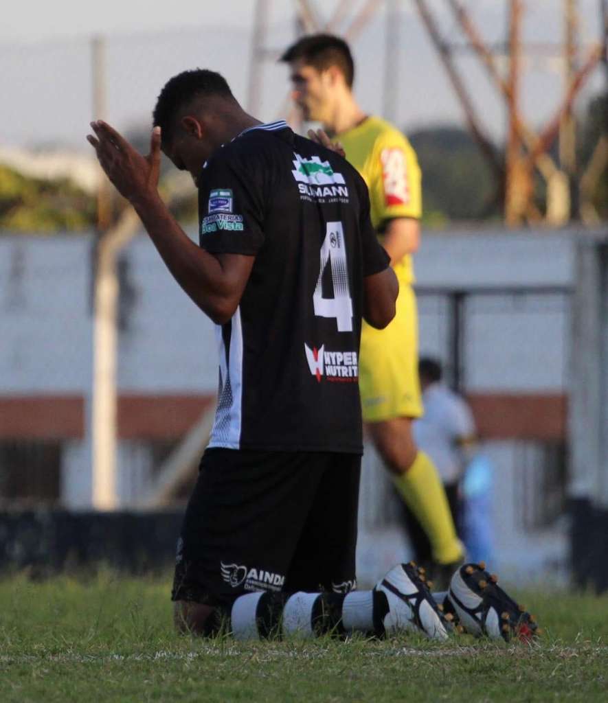 Zagueiro se destaca na Segundona e acerta com Atlético-MG após testes