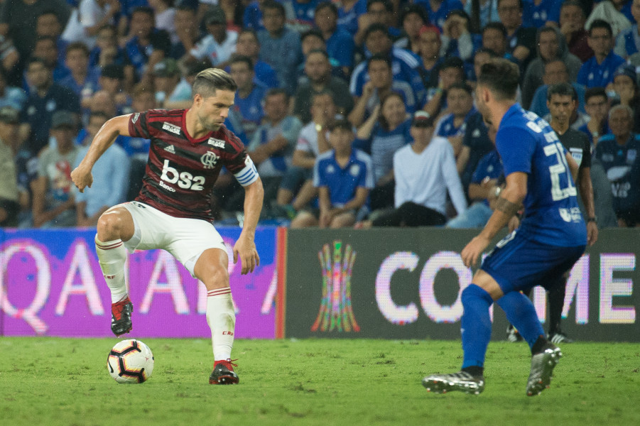 Diego sofre fratura no tornozelo e será operado na volta do Flamengo ao Rio