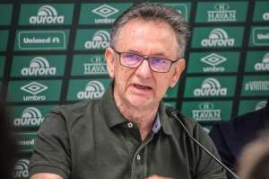 Após saída de Ney Franco, presidente da Chape quer manter interino até o final do ano