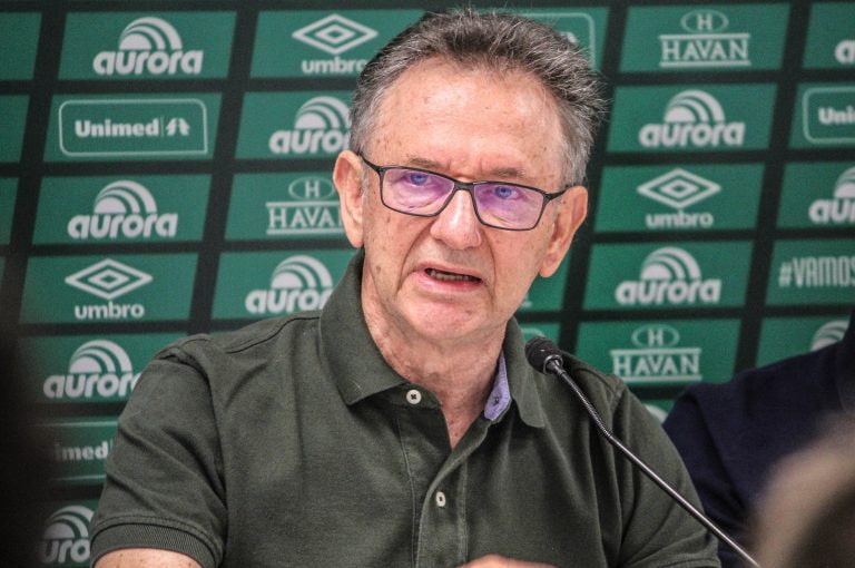 Após saída de Ney Franco, presidente da Chape quer manter interino até o final do ano
