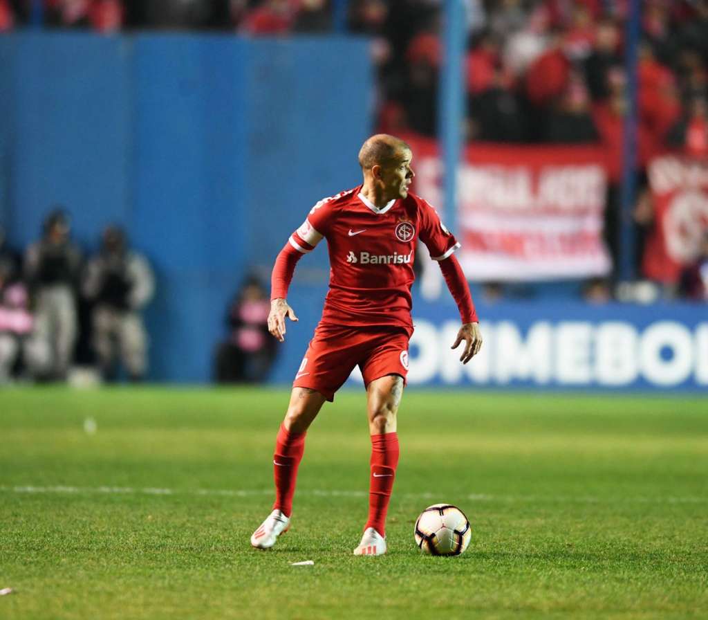O meia igualou o lateral-direito Luis Carlos Winck como o quarto atleta que mais vezes atuou pelo Colorado