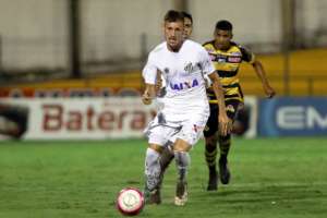 Chapecoense confirma meia revelado no Santos e que estava disputando Série D