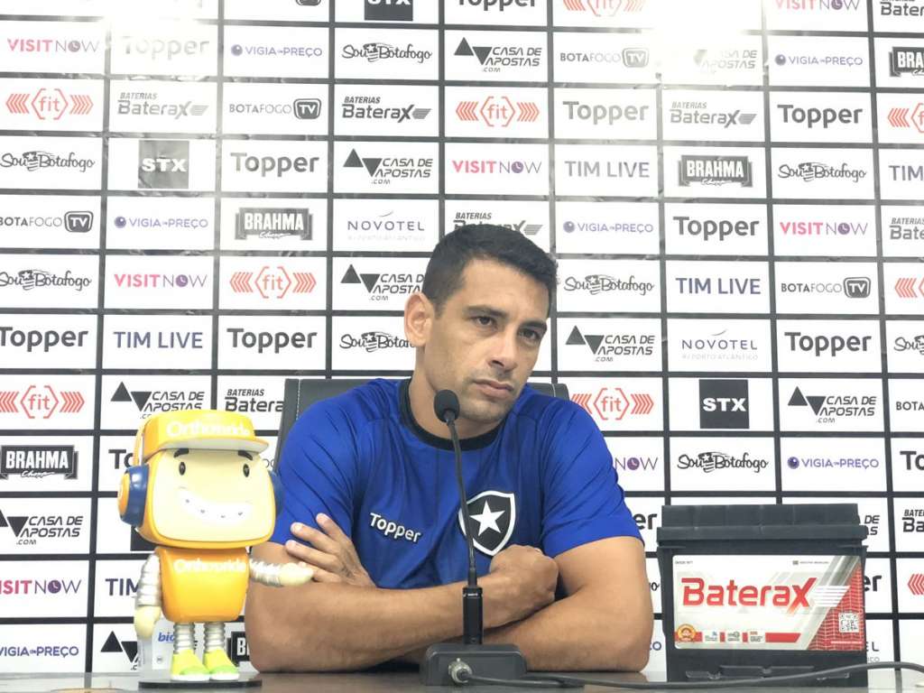 Após duas derrotas do Botafogo, Diego Souza confia em recuperação no clássico