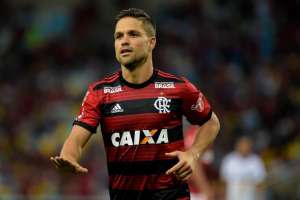 Diego passa por cirurgia e desfalcará Flamengo por ao menos 4 meses