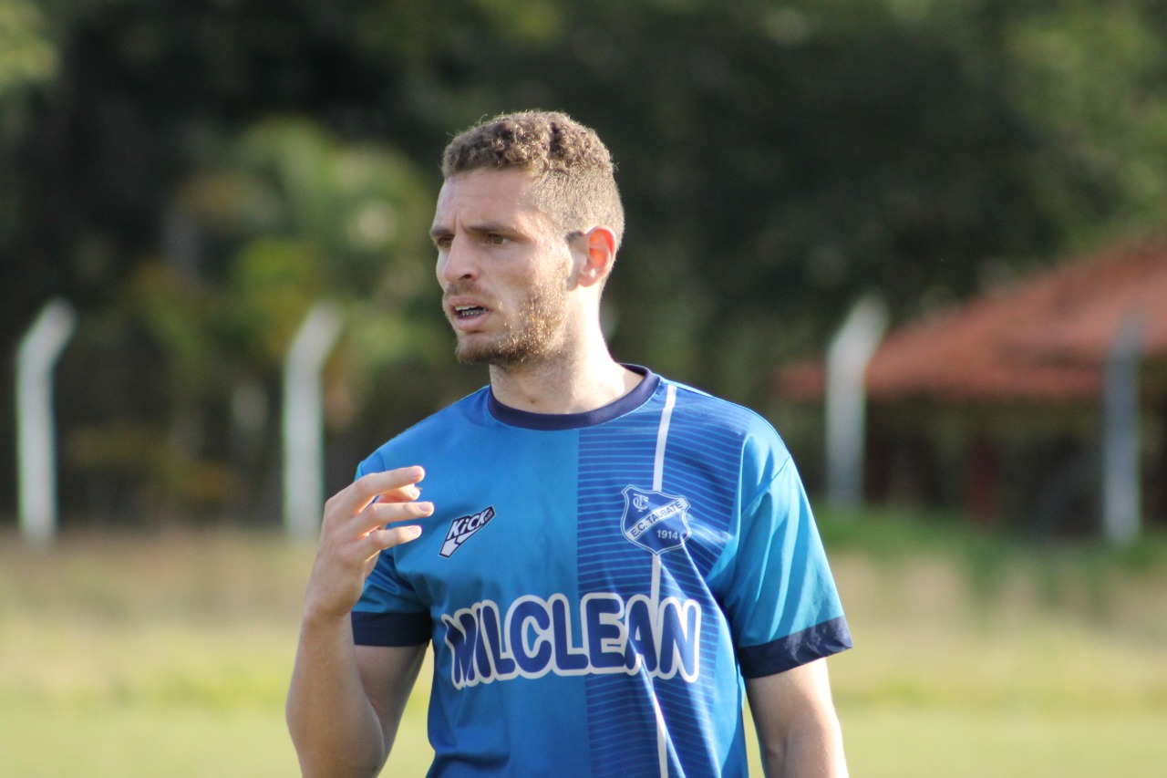 Copa Paulista: Cria do Joaquinzão, zagueiro renova contrato com Taubaté