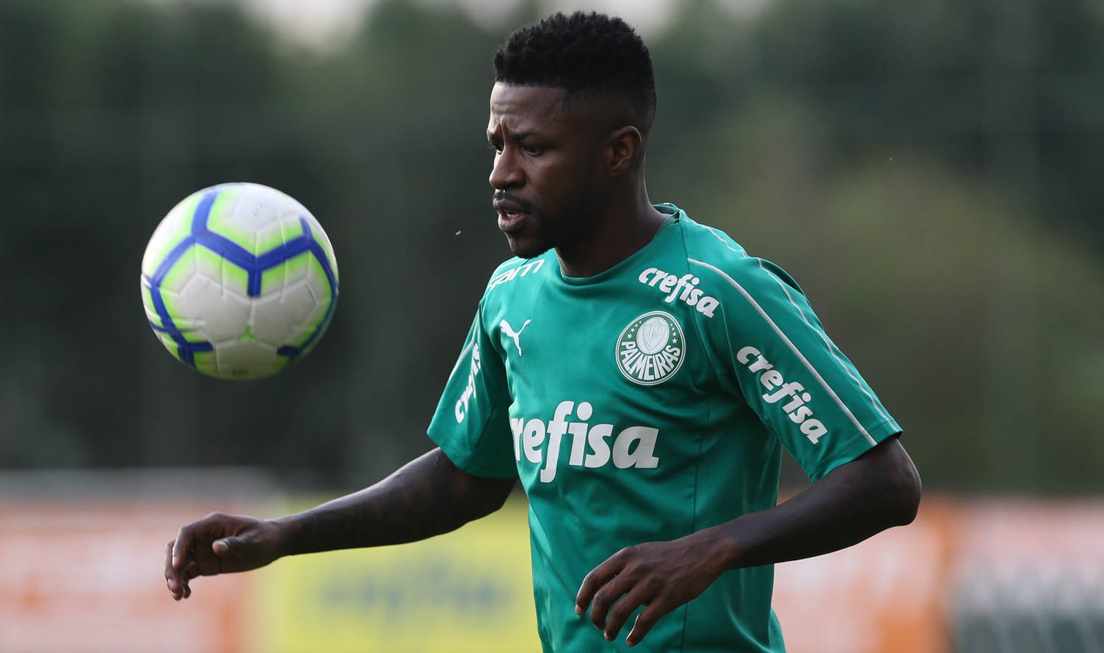 Com problema na coxa direita, Ramires vai desfalcar o Palmeiras