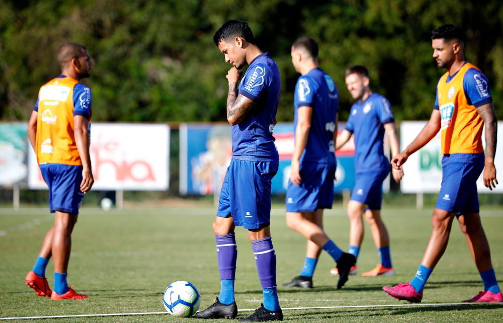 Bahia busca primeira vitória fora de casa para espantar má fase
