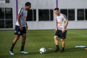 Gustavo volta a ser relacionado no Corinthians e Sornoza não pegará o Fortaleza