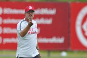 Sem Sobis à disposição, Odair fecha único treino do Inter para enfrentar o Ceará