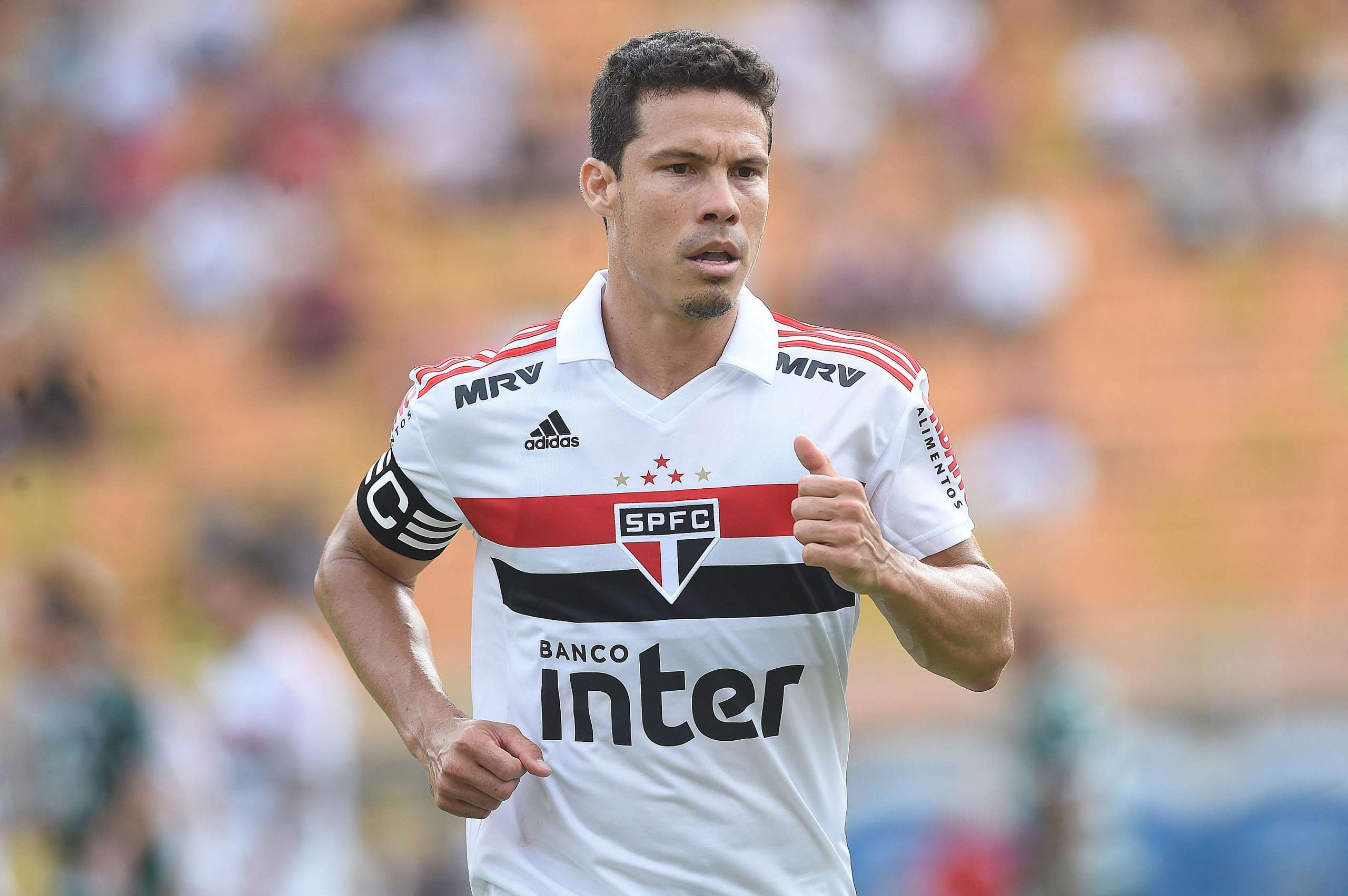Hernanes lidera São Paulo e faz duelo de meias “raros” com Ganso no Maracanã
