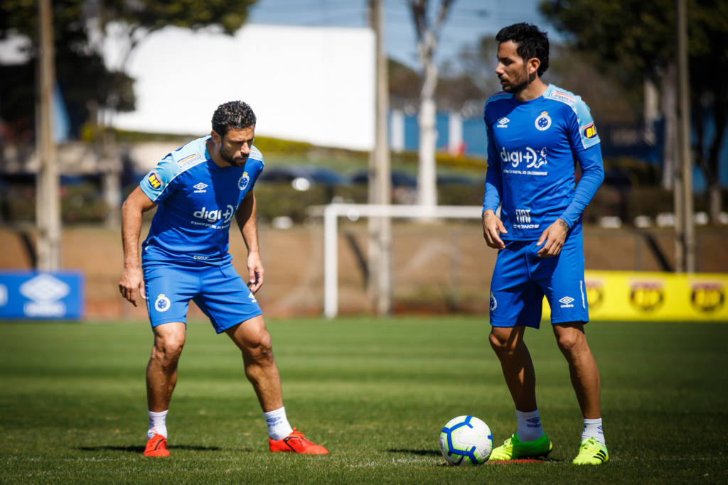 Sem vencer há oito jogos, Cruzeiro volta a escalar reservas contra o Athletico-PR