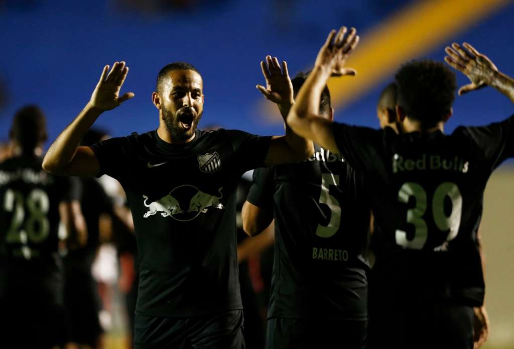 Bragantino disparou na liderança da Série B após tropeços dos seus rivais