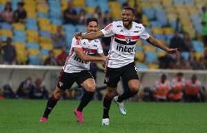 Reinaldo marca dois gols e espanta má fase: 'Sabia que o futebol ia voltar'