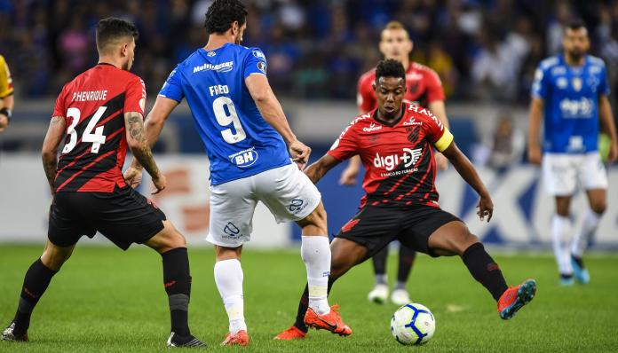 Até Fred foi vaiado pela torcida da Raposa